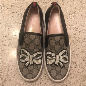 Gucci Sneaker with pearl bow detail